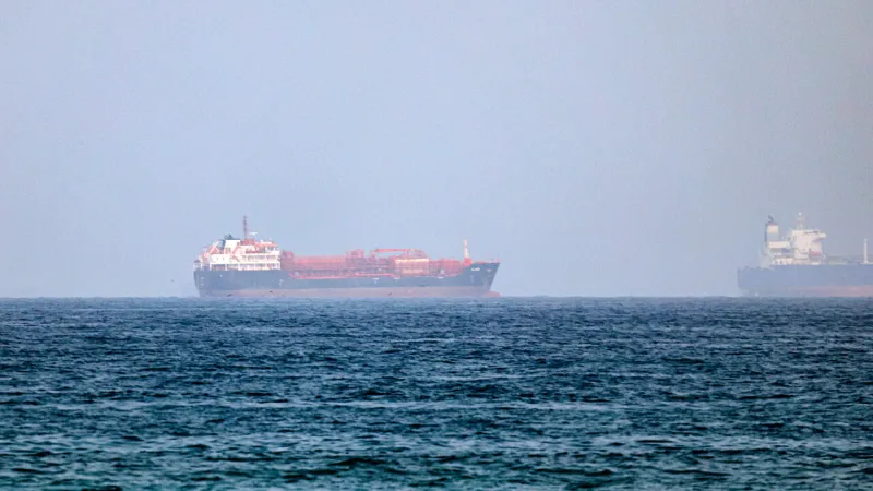 Iran Warns of Oil Cutoff As US Strikes Escalate in Hormuz