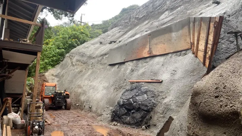 Kona Low Aftermath: 2,000 Hawaii Residents Remain Powerless