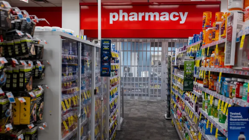 Trump Imposes Sweeping New Tariffs on Drugmakers Amid Price Battle