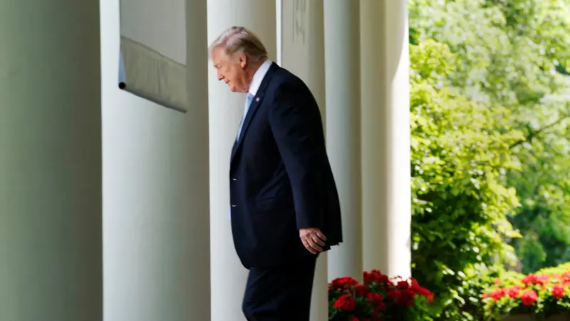 Trump Halts Pakistan Envoys' Iran Talks Amid Regional Tensions