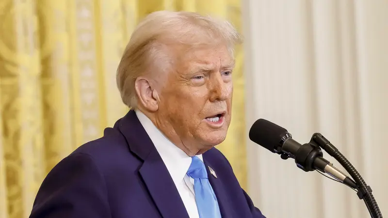 Trump Blasts Reflecting Pool Reports in Extensive Online Posting Spree