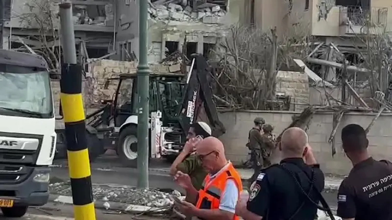 Trump Warns 'Lots of Bombs' If Iran Ceasefire Expires