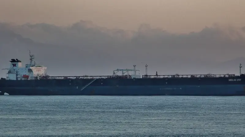 Tankers Attacked in Iraqi Waters; Oil Exports Halted Amidst Regional Tensions